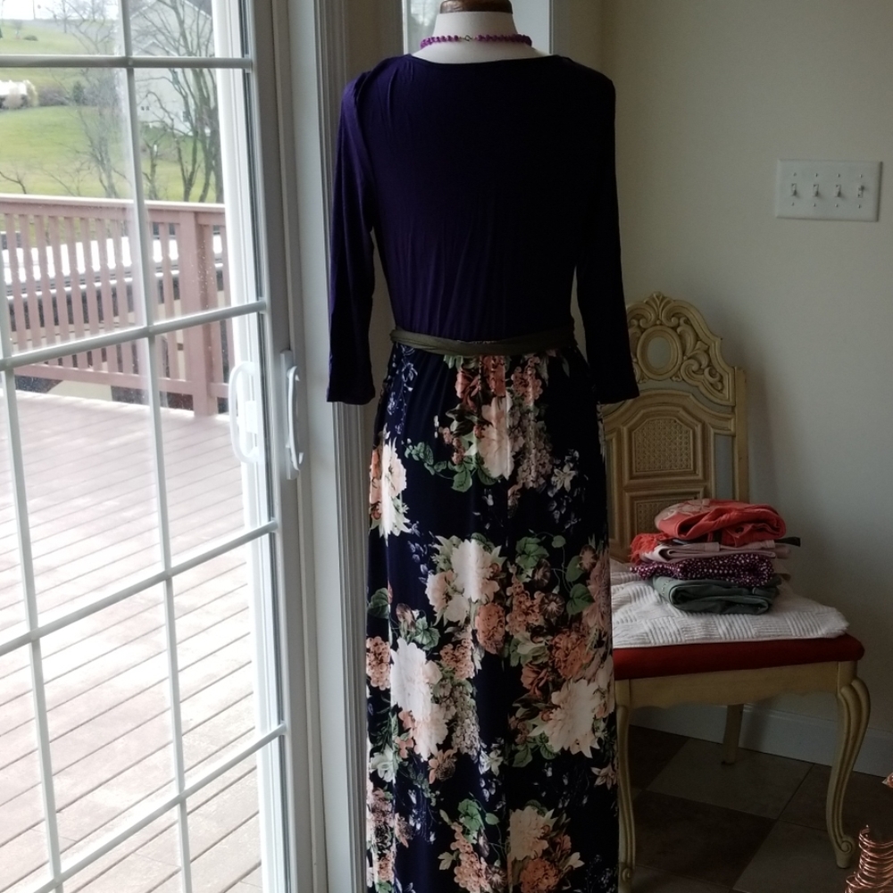 ๐Egs๐ป by Elรณges Navy & White Floral Maxi Dress 1/2 price - Picture 13 of 16